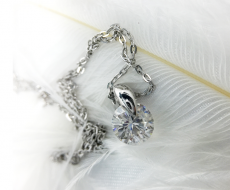 AEAW's Carat Pendant Necklace